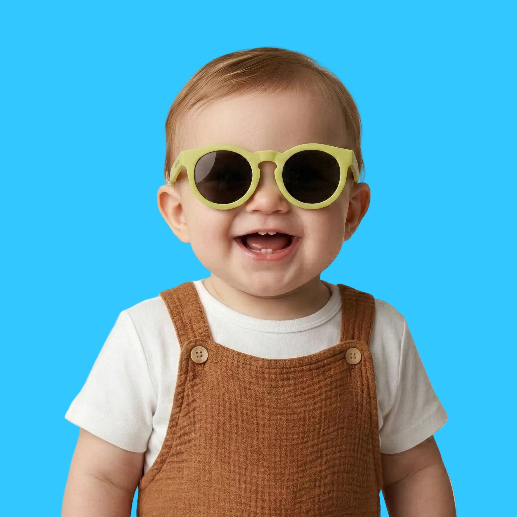 Bambino che indossa gli occhiali da sole verde modello Ding di zo-oz montatura stile Pantos. Vista frontale che mostra come calzano sul viso nella fascia 0-2 anni.